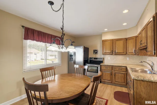 $214,900 | 5000 44th Avenue, Moline, IL 61265