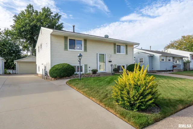 $214,900 | 5000 44th Avenue, Moline, IL 61265