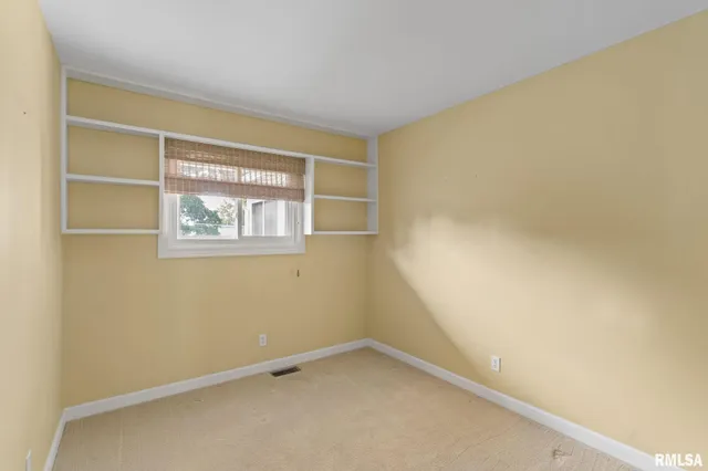 $214,900 | 5000 44th Avenue, Moline, IL 61265