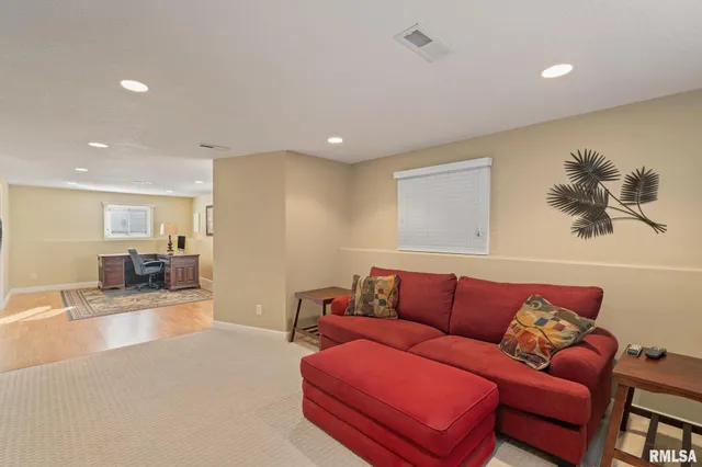 $214,900 | 5000 44th Avenue, Moline, IL 61265