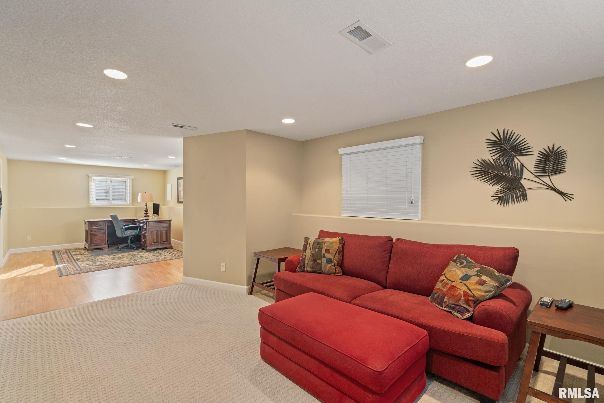 5000 44th Avenue Moline, IL 61265 - Photo 24 of 45