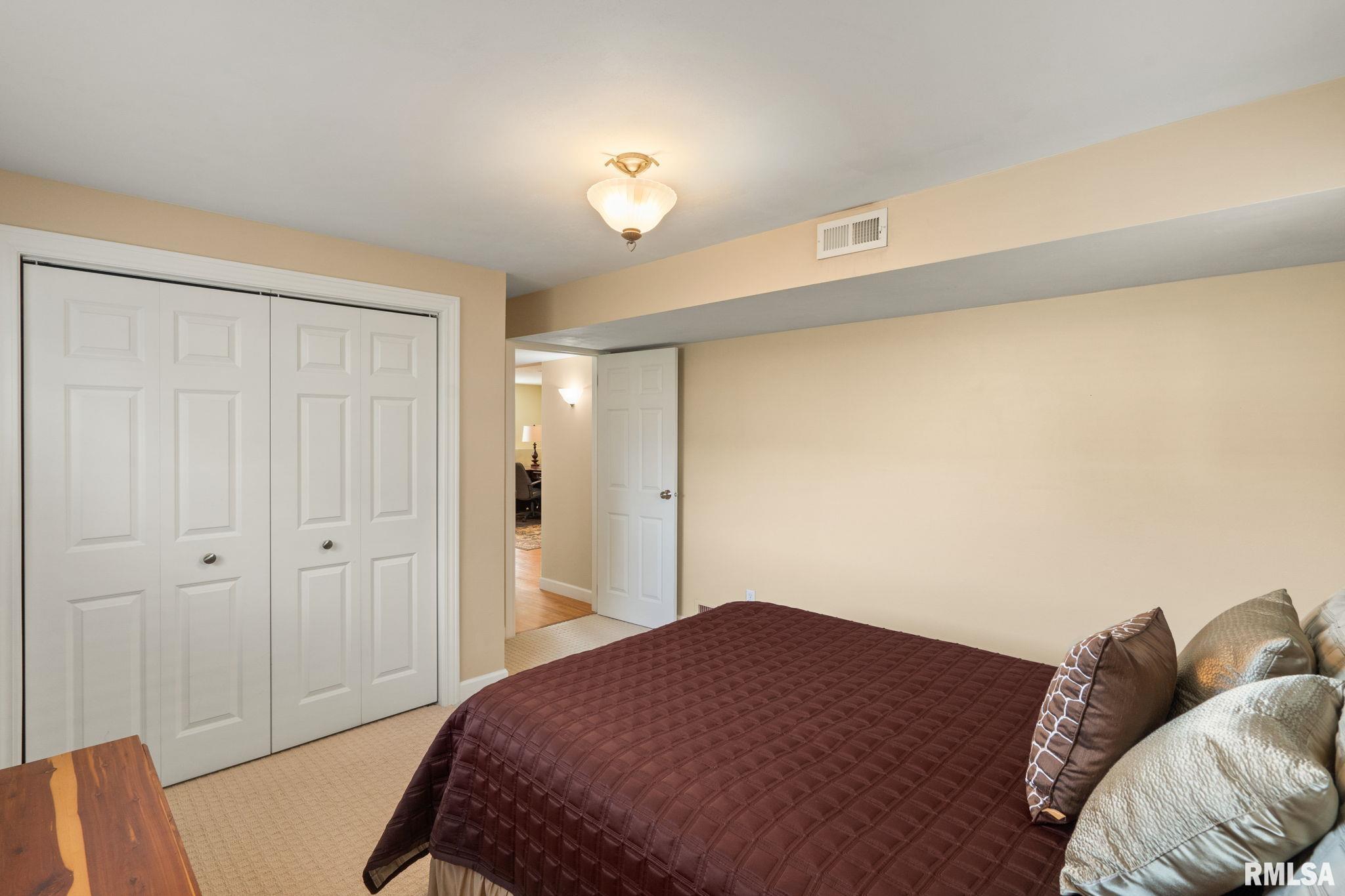 5000 44th Avenue Moline, IL 61265 - Photo 30 of 45