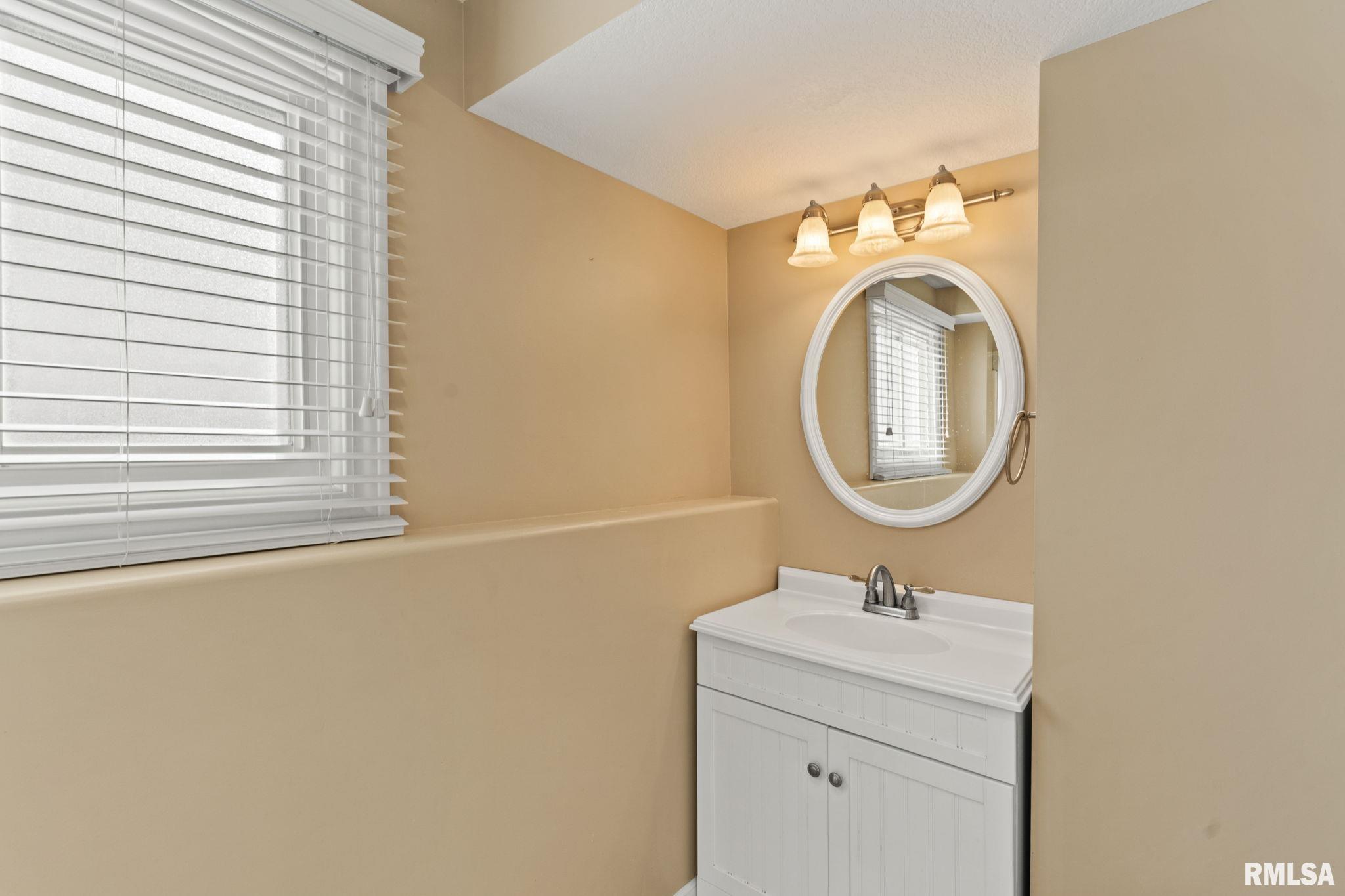 5000 44th Avenue Moline, IL 61265 - Photo 31 of 45