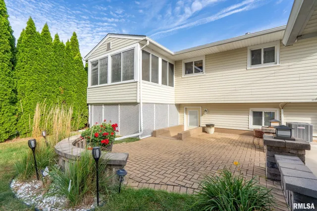 $214,900 | 5000 44th Avenue, Moline, IL 61265