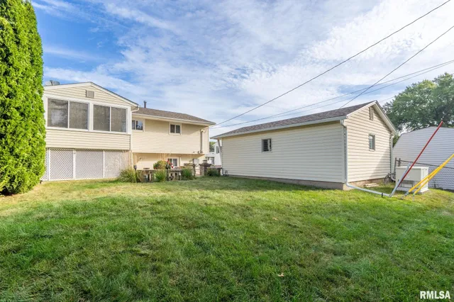 $214,900 | 5000 44th Avenue, Moline, IL 61265