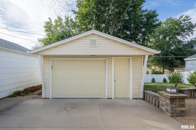 $214,900 | 5000 44th Avenue, Moline, IL 61265