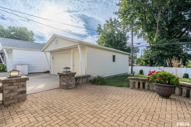 $214,900 | 5000 44th Avenue, Moline, IL 61265