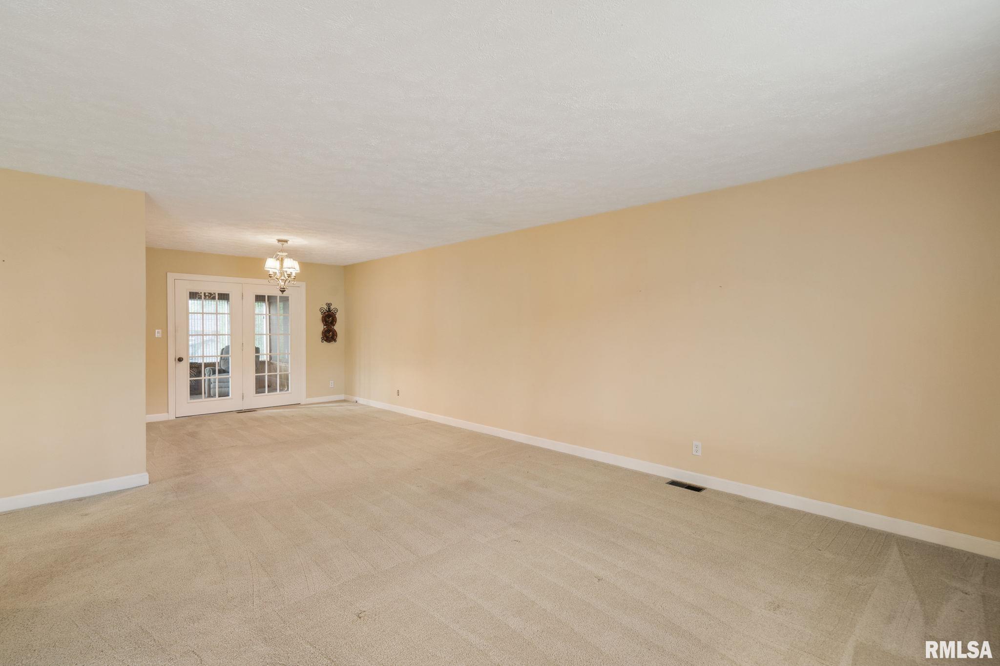 5000 44th Avenue Moline, IL 61265 - Photo 6 of 45