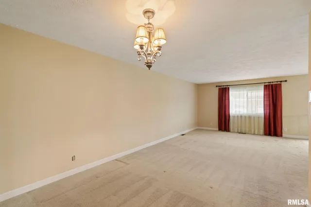 $214,900 | 5000 44th Avenue, Moline, IL 61265