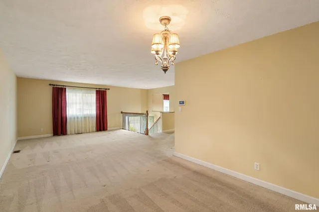 $214,900 | 5000 44th Avenue, Moline, IL 61265