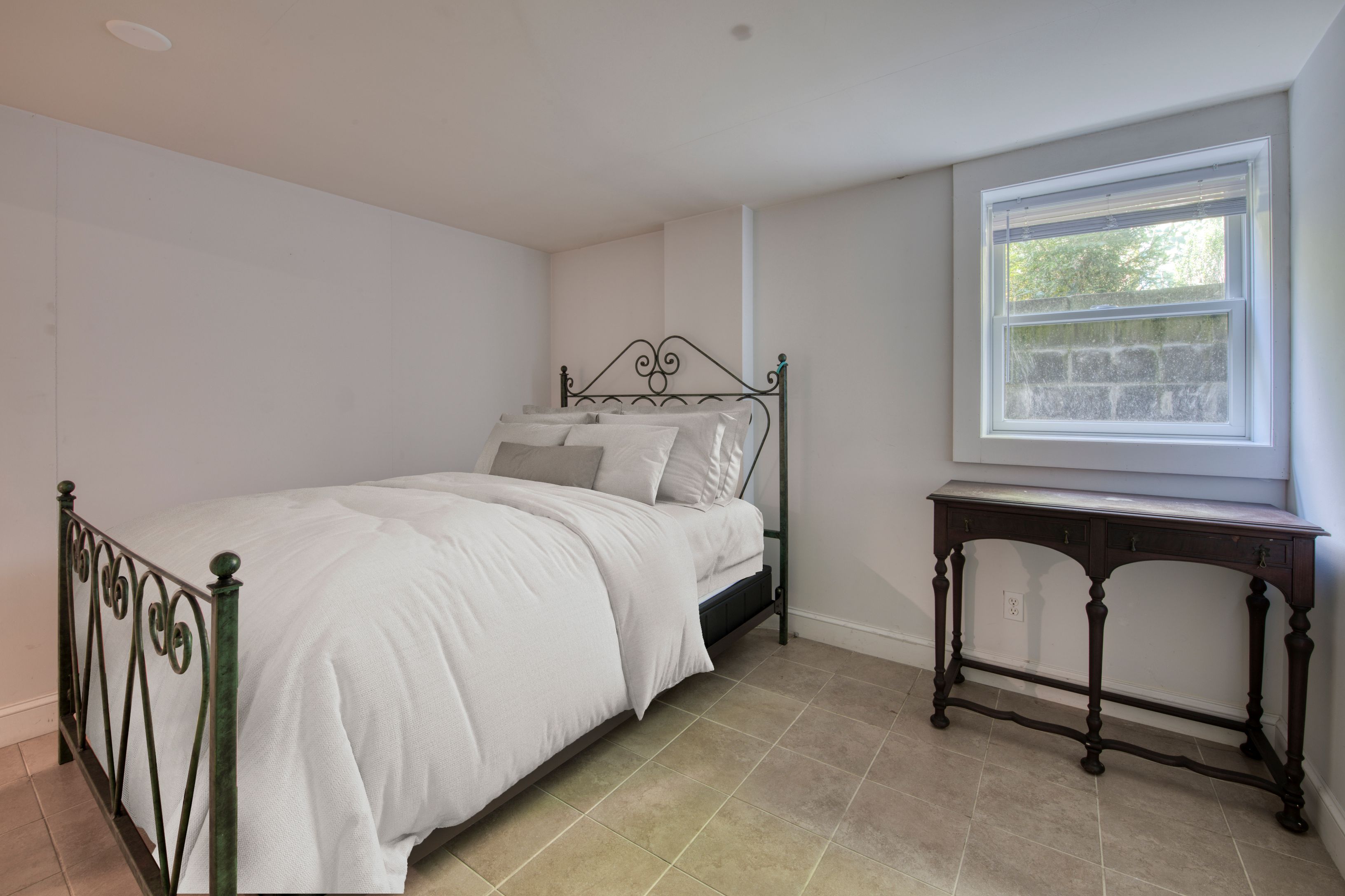 1 Abigails Path East Hampton, NY 11937 - Photo 12 of 20