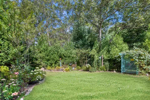 $1,650,000 | 1 Abigails Path, East Hampton, NY 11937