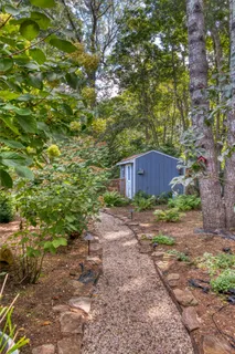 $1,650,000 | 1 Abigails Path, East Hampton, NY 11937