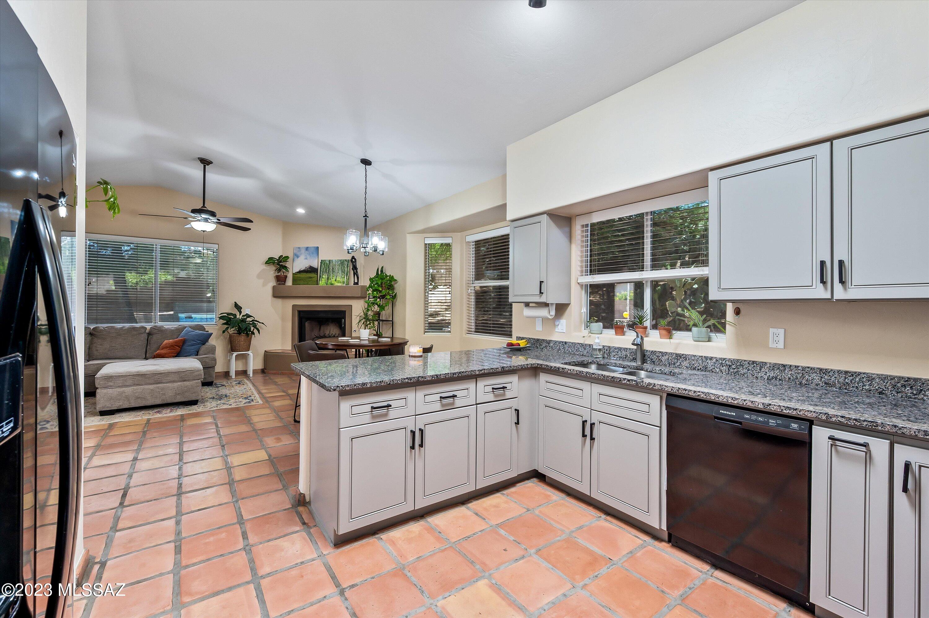 412 Ajax Peak Road Oro Valley, AZ 85737 - Photo 16 of 36