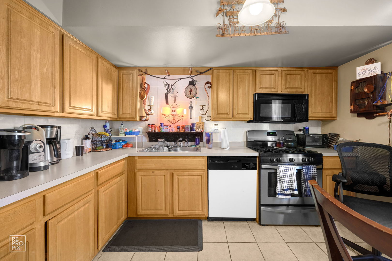 10300 Ridgeland Avenue, Unit 104 Chicago Ridge, IL 60415 - Photo 8 of 11 a kitchen with stainless steel appliances a stove a sink a microwave and cabinets