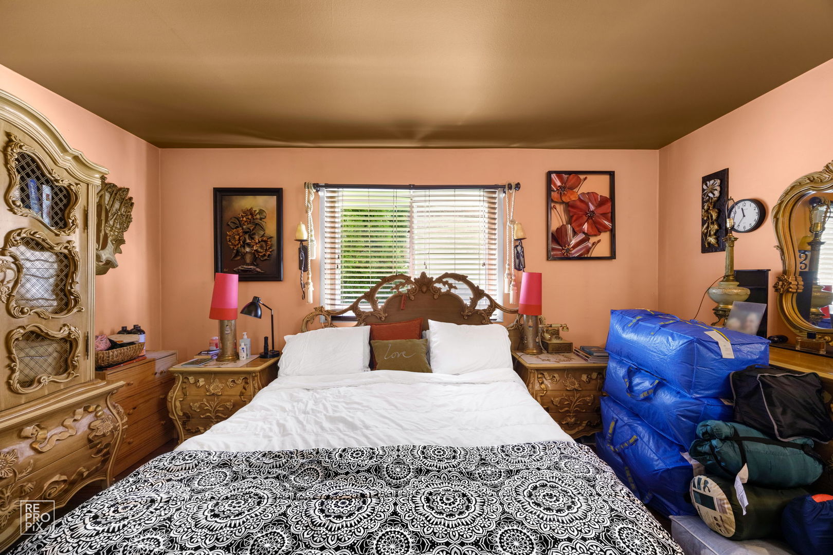 10300 Ridgeland Avenue, Unit 104 Chicago Ridge, IL 60415 - Photo 9 of 11 a bed room with a bed and wooden floor