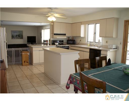 12 Cherokee Road East Brunswick, NJ 08816 - Photo 4 of 18 Gallery Image 4