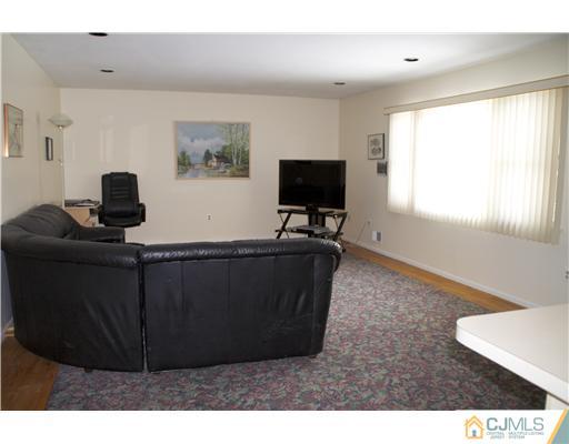 12 Cherokee Road East Brunswick, NJ 08816 - Photo 5 of 18 Gallery Image 5