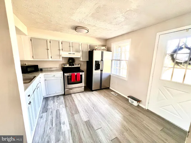 $325,000 | 1652 Thenia Place, Woodbridge, VA 22192