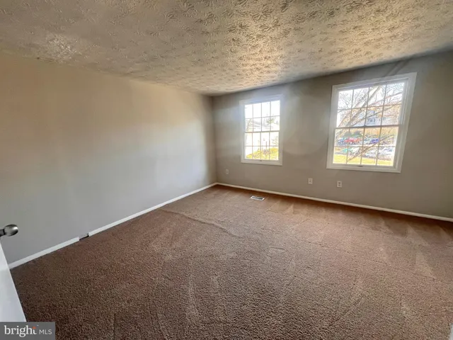 $325,000 | 1652 Thenia Place, Woodbridge, VA 22192