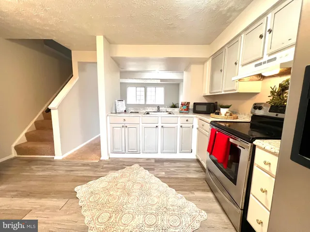 $319,900 | 1652 Thenia Place, Woodbridge, VA 22192