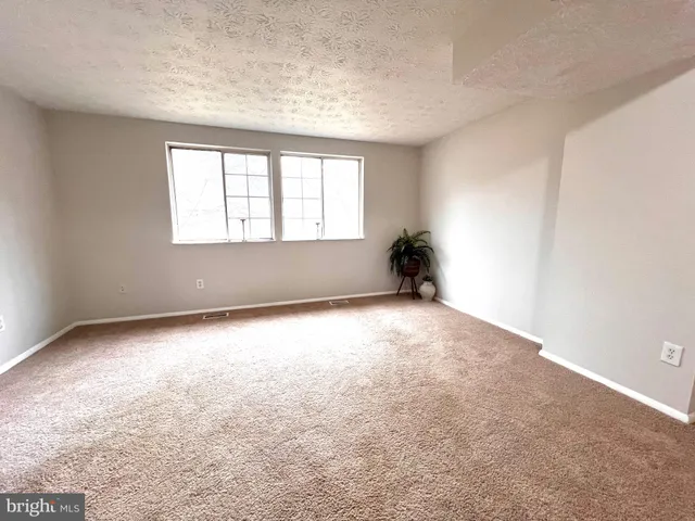 $319,900 | 1652 Thenia Place, Woodbridge, VA 22192