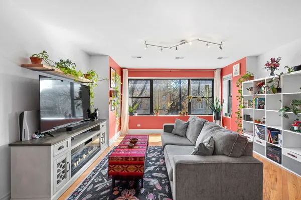 $325,000 | 4838 North Ashland Avenue, Unit 2E, Chicago, IL 60640