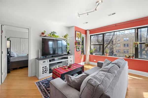 $325,000 | 4838 North Ashland Avenue, Unit 2E, Chicago, IL 60640