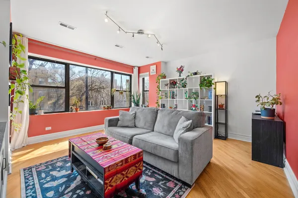 $325,000 | 4838 North Ashland Avenue, Unit 2E, Chicago, IL 60640