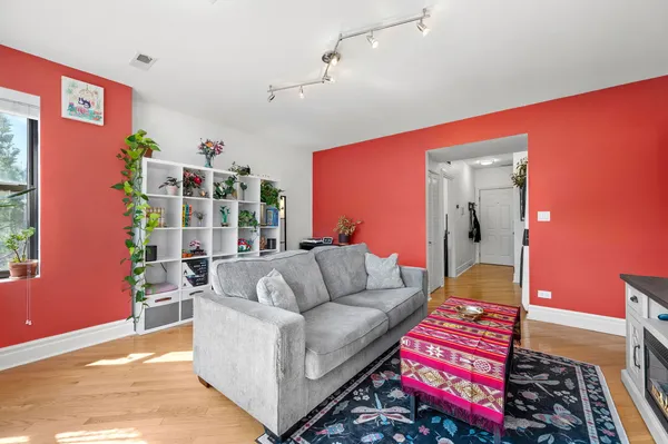 $325,000 | 4838 North Ashland Avenue, Unit 2E, Chicago, IL 60640