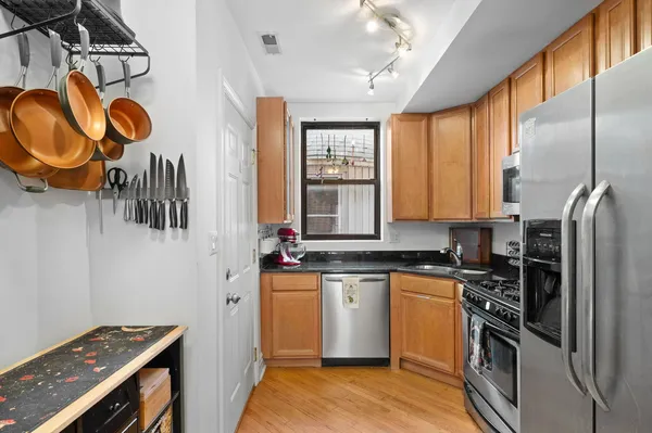 $325,000 | 4838 North Ashland Avenue, Unit 2E, Chicago, IL 60640