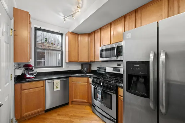 $325,000 | 4838 North Ashland Avenue, Unit 2E, Chicago, IL 60640