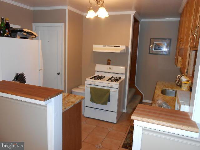 4411 Bennion Road Silver Spring, MD 20906 - Photo 9 of 30 Kitchen