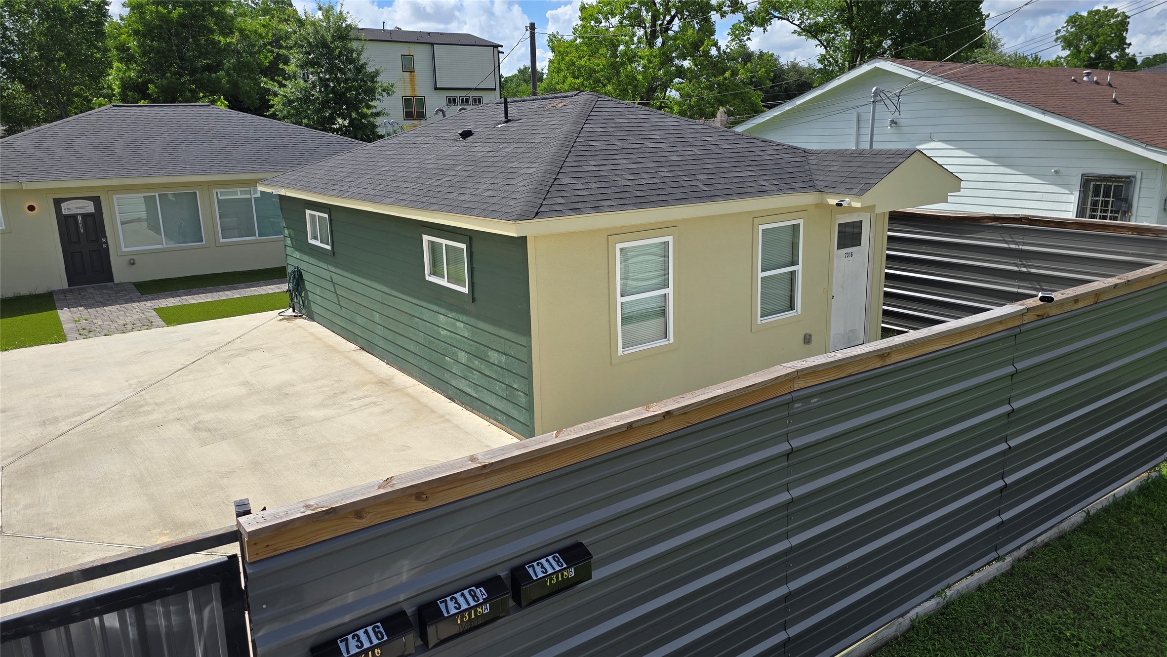 3741 Seabrook Street Houston, TX 77021 - Photo 3 of 50 a aerial view of a house with a yard
