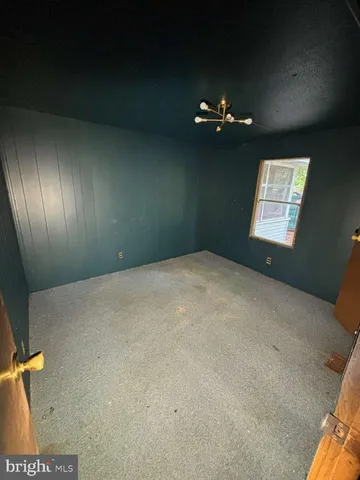 a view of empty room with window