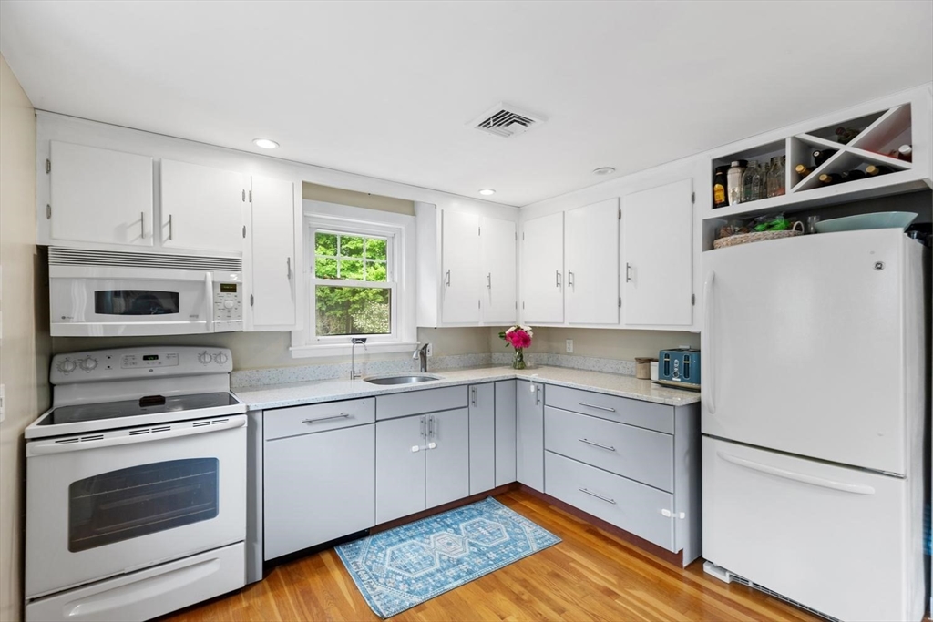 22 Ortins Road Hamilton, MA 01982 - Photo 4 of 31