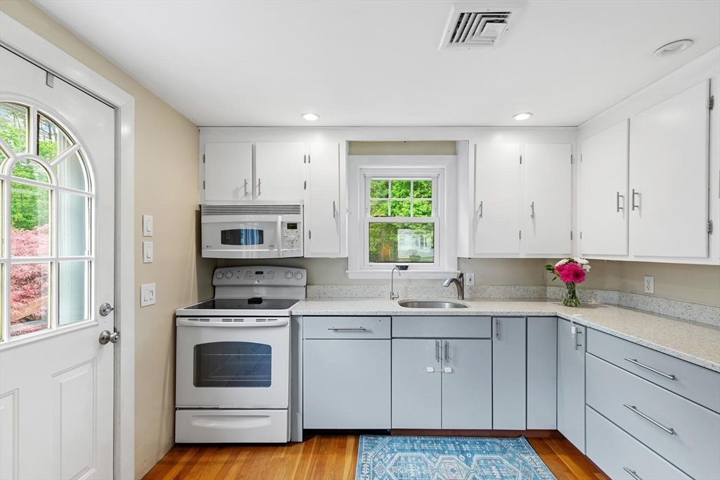 22 Ortins Road Hamilton, MA 01982 - Photo 5 of 31