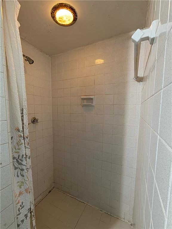 3084 Trafalgar Way Atlanta, GA 30341 - Photo 20 of 31 a bathroom with a shower