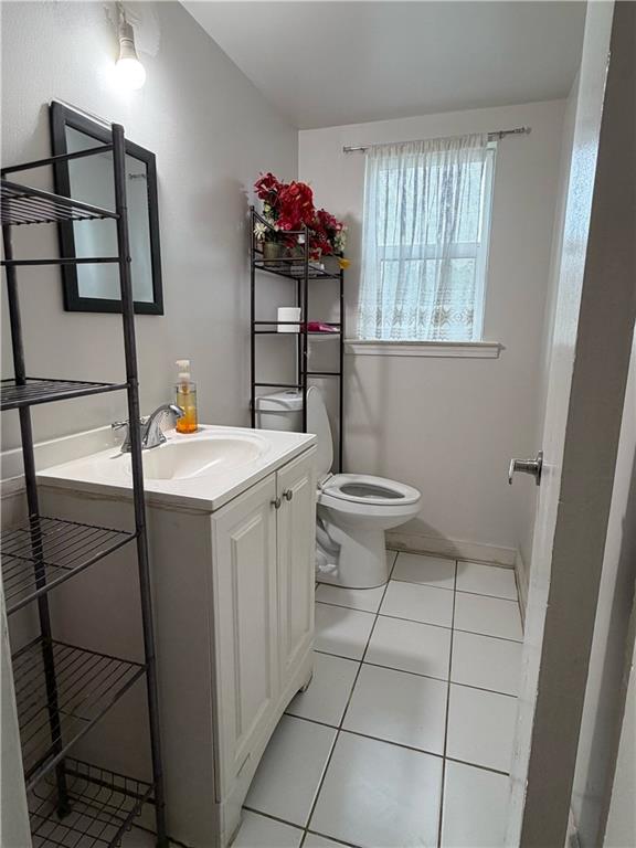 3084 Trafalgar Way Atlanta, GA 30341 - Photo 21 of 31 a bathroom with a sink toilet and window