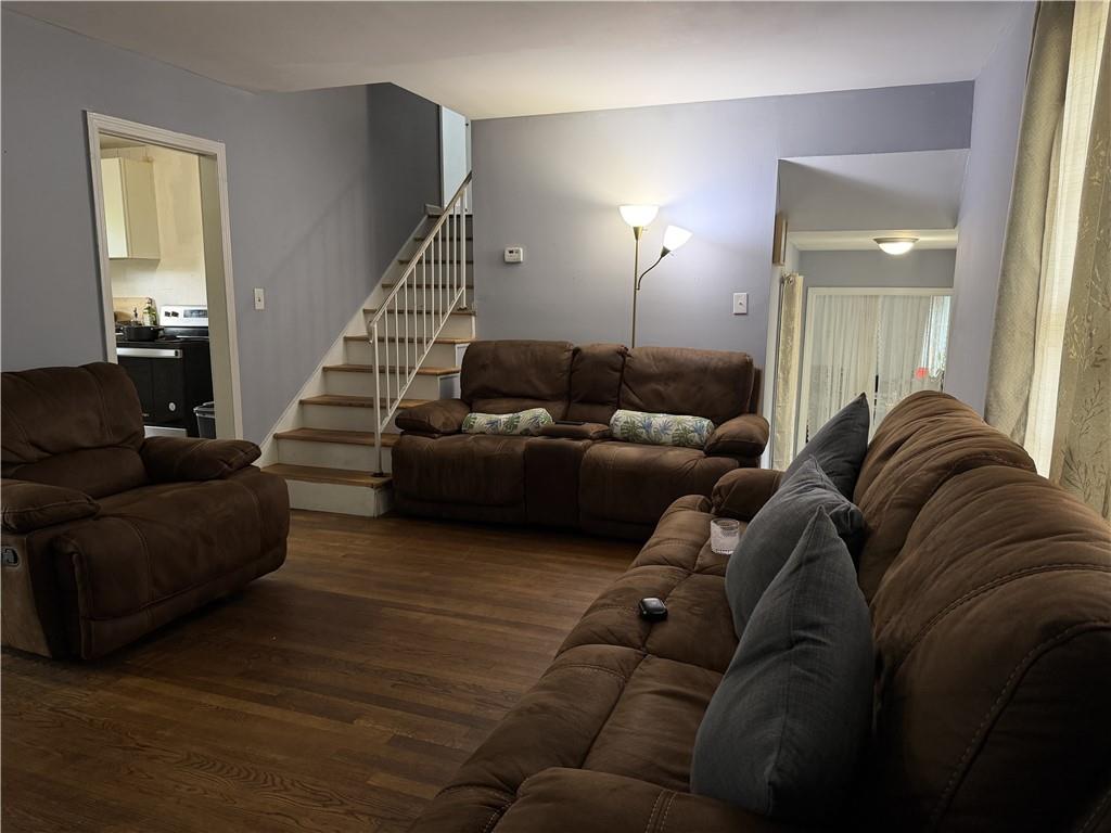 3084 Trafalgar Way Atlanta, GA 30341 - Photo 4 of 31 a living room with furniture and stairs
