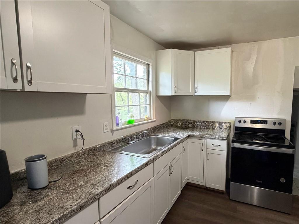 3084 Trafalgar Way Atlanta, GA 30341 - Photo 8 of 31 a kitchen with a sink stove and cabinets