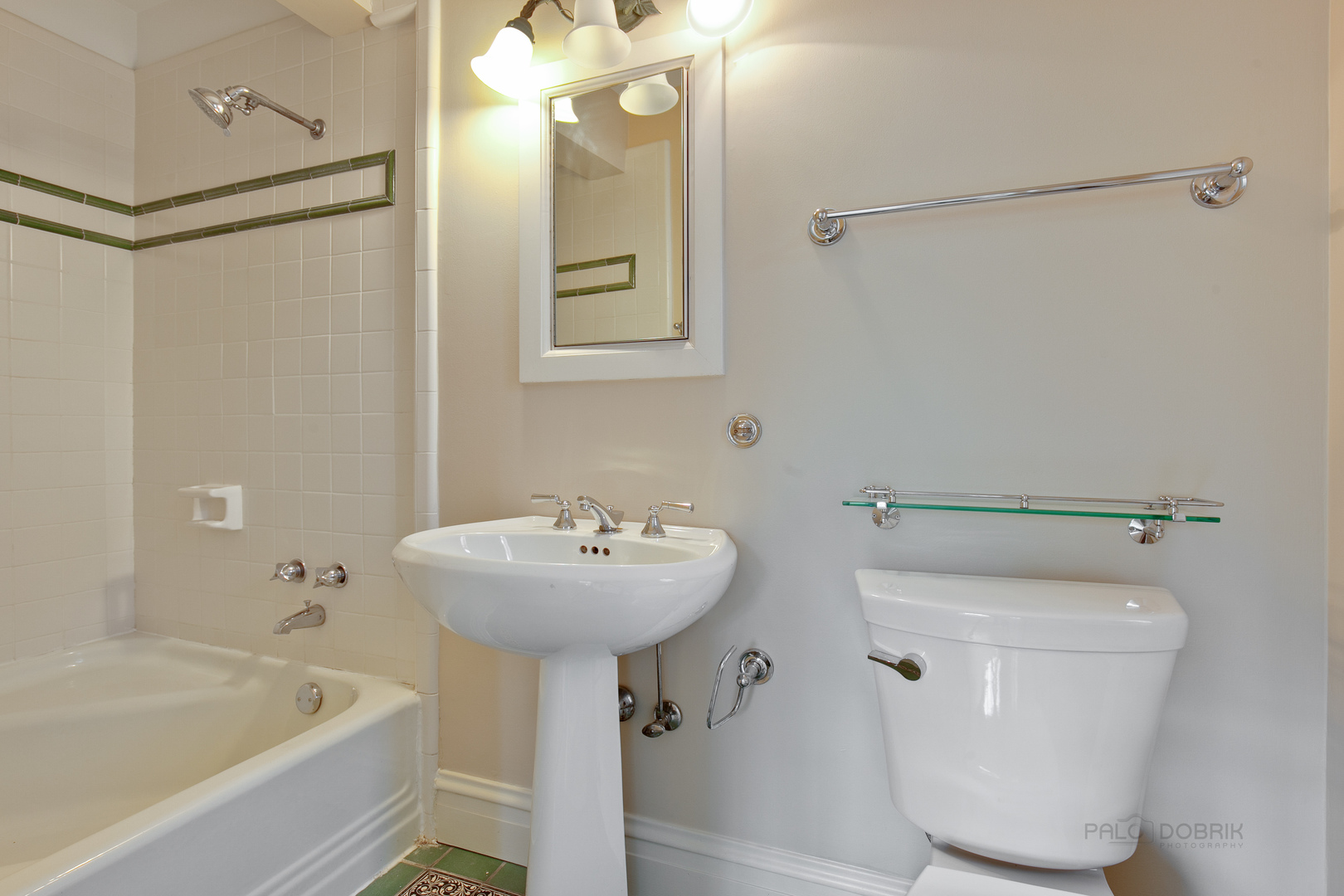 340 King Muir Road Lake Forest, IL 60045 - Photo 34 of 49 a bathroom with a sink a mirror toilet and bathtub