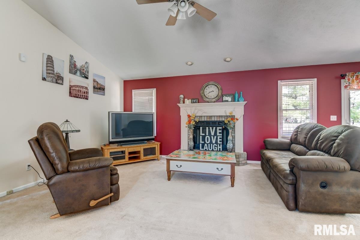 3325 Blueberry Lane Springfield, IL 62711 - Photo 11 of 36 Gallery Image 11