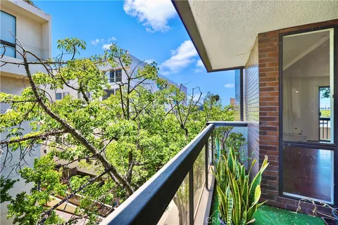 $1,299,000 | 324 North Palm Drive, Unit 407, Beverly Hills, CA 90210