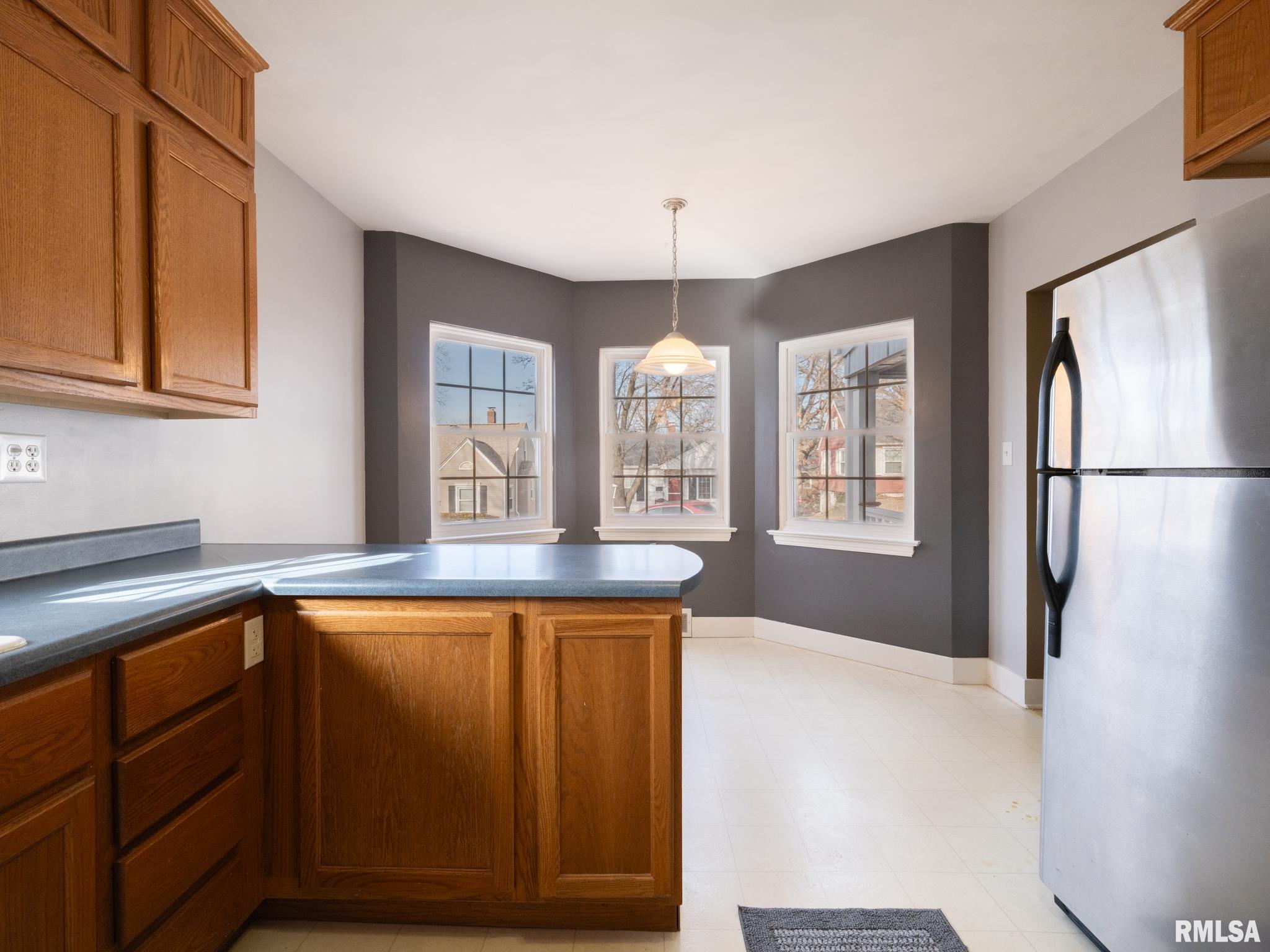 1606 Circle Road Peoria, IL 61604 - Photo 13 of 52