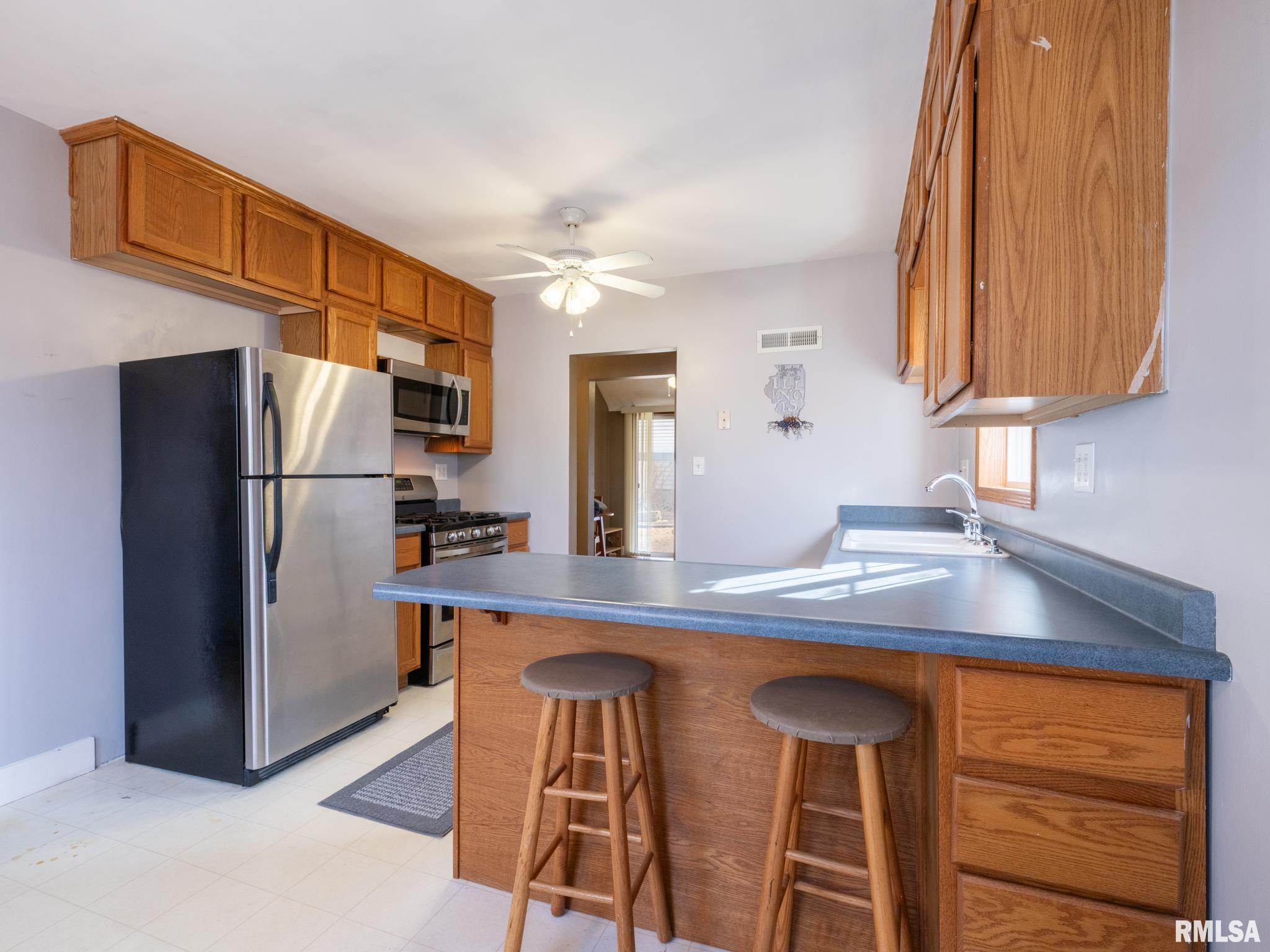 1606 Circle Road Peoria, IL 61604 - Photo 14 of 52