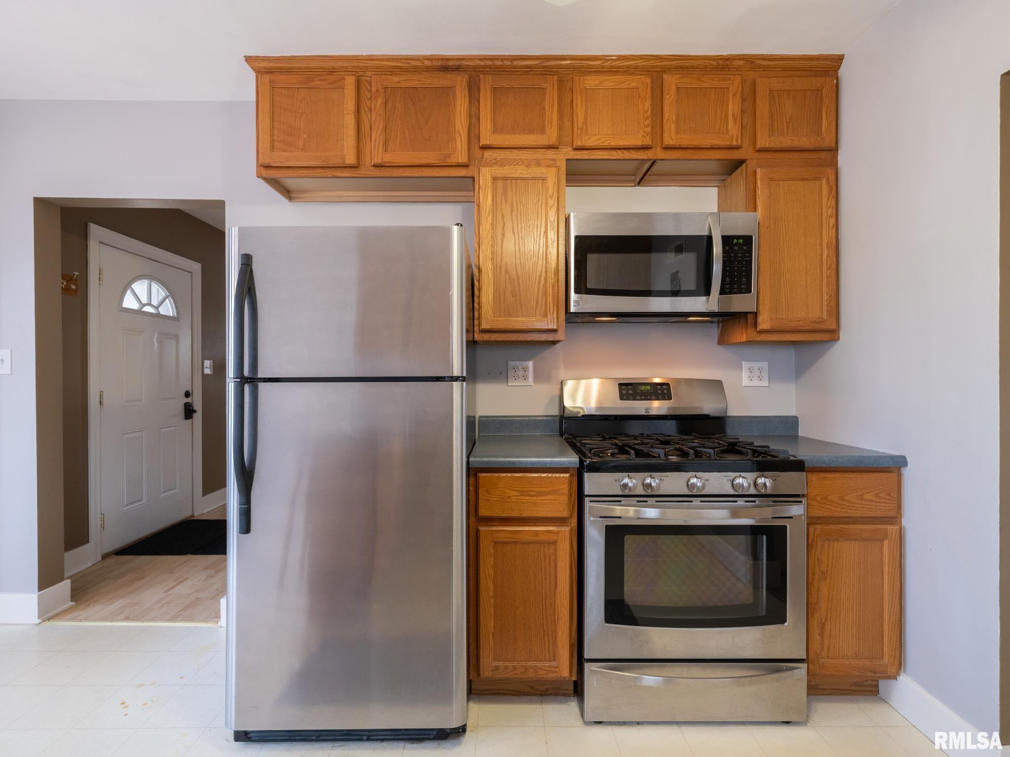 1606 Circle Road Peoria, IL 61604 - Photo 17 of 52