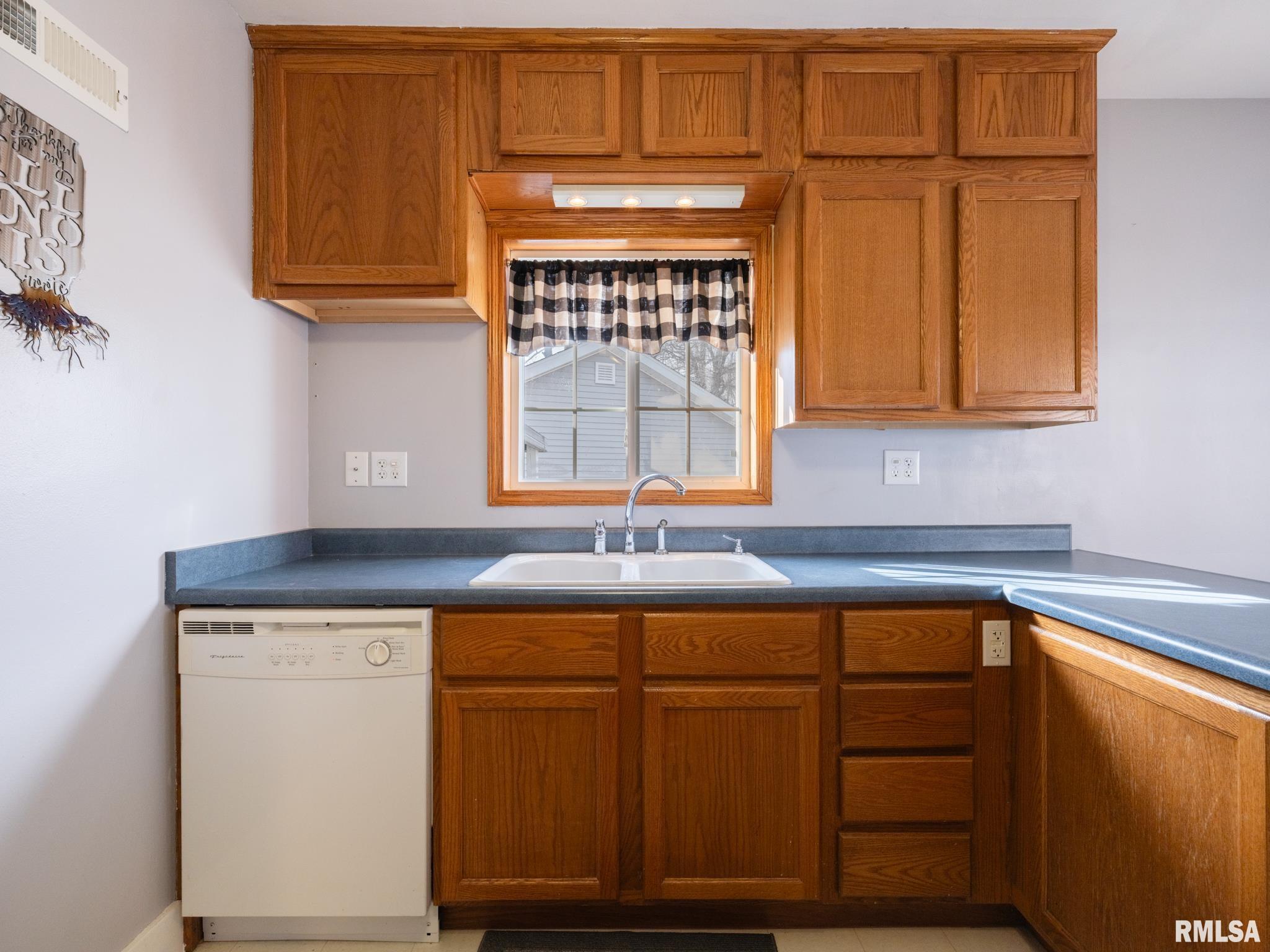 1606 Circle Road Peoria, IL 61604 - Photo 19 of 52