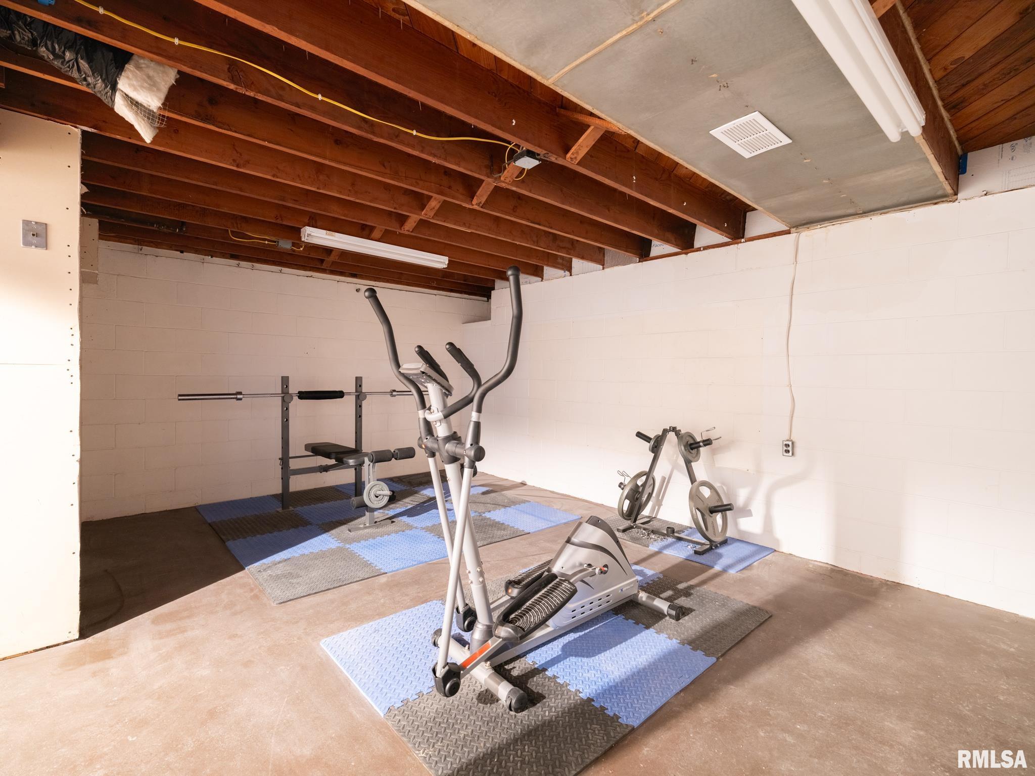 1606 Circle Road Peoria, IL 61604 - Photo 43 of 52