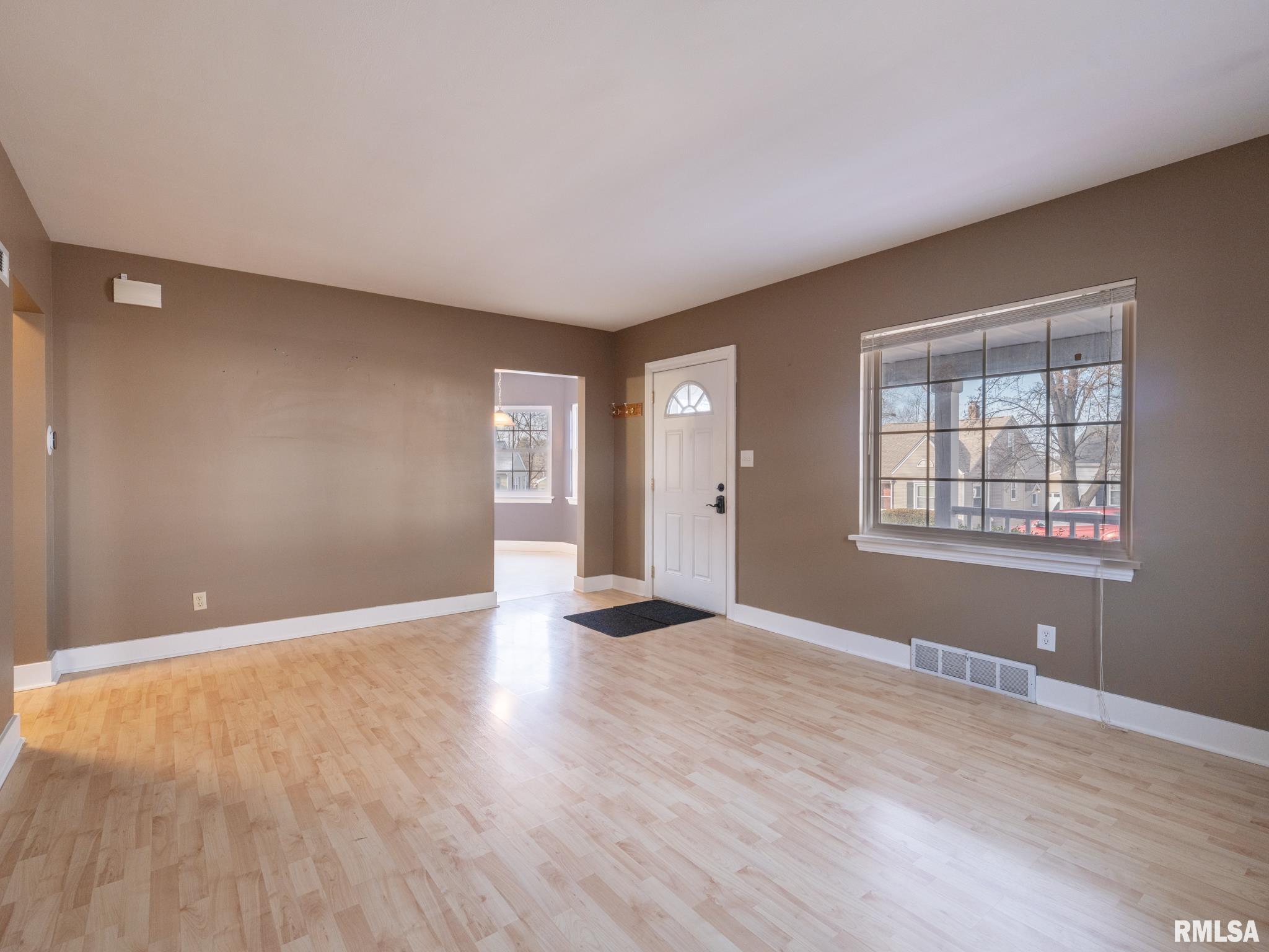 1606 Circle Road Peoria, IL 61604 - Photo 7 of 52